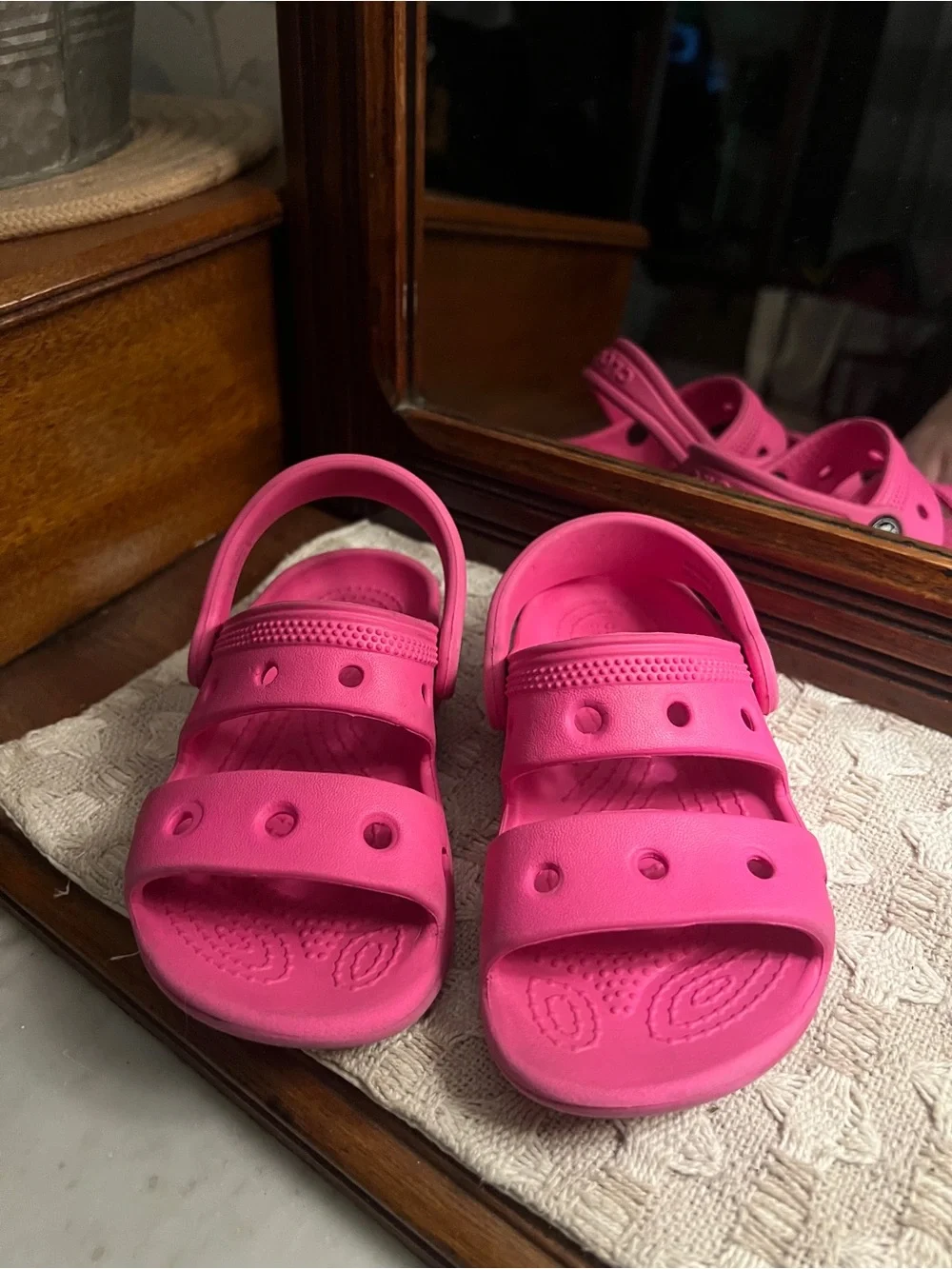 CROCS Classic Casual Slip On Summer Sandals with Back Strap Pink Girl's Size 9